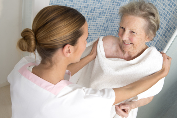 My Senior Loved One Won’t Bath: What to Do?